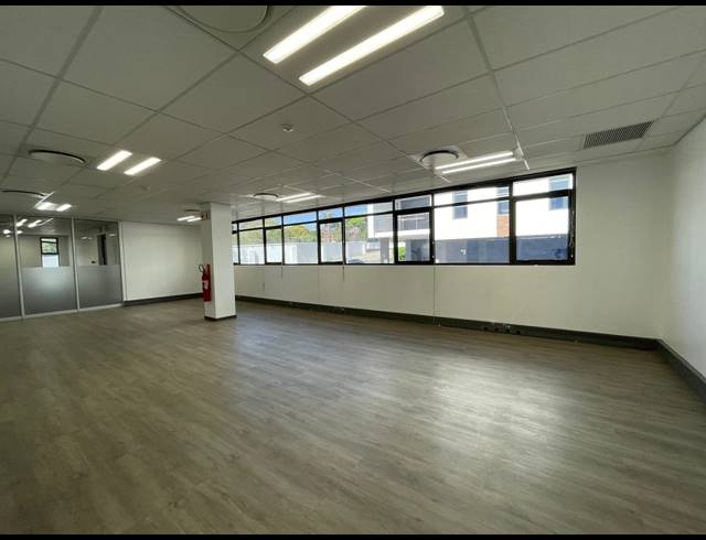 1,006M² OFFICE TO LET IN BRYANSTON